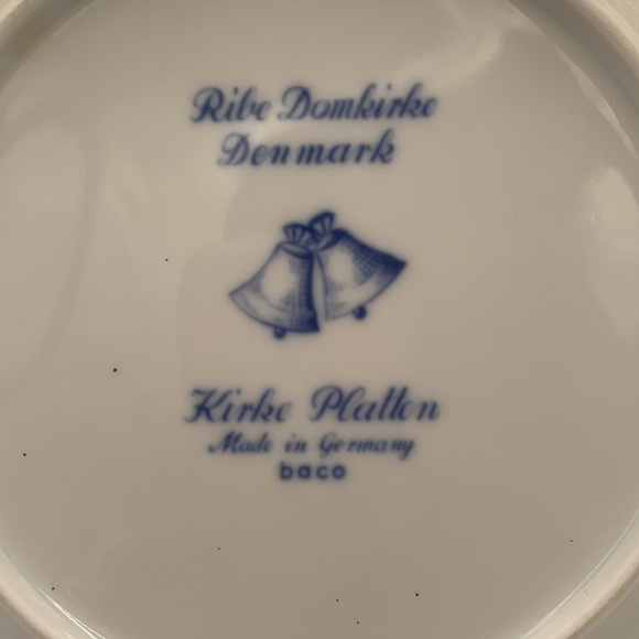 Kirke Platton Annual Christmas Plate - Picture 3 of 3